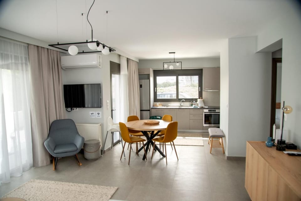 TV and multimedia, Kitchen or kitchenette, Living room, Seating area, Dining area, hair dresser
