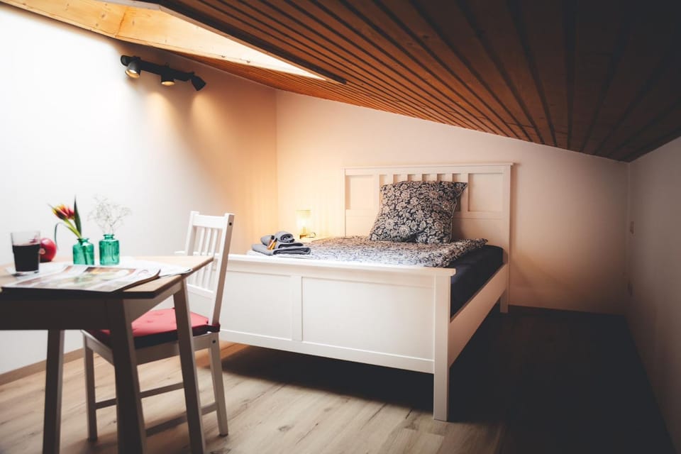 Bed, Photo of the whole room, Dining area