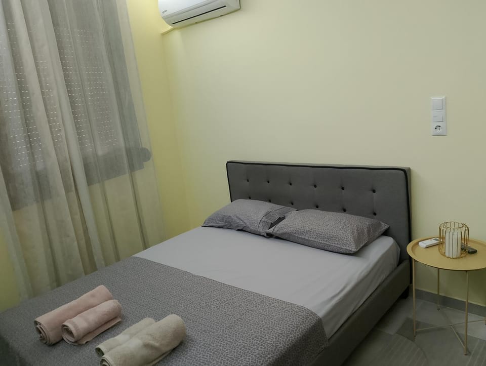 Bed, Bedroom, air conditioner