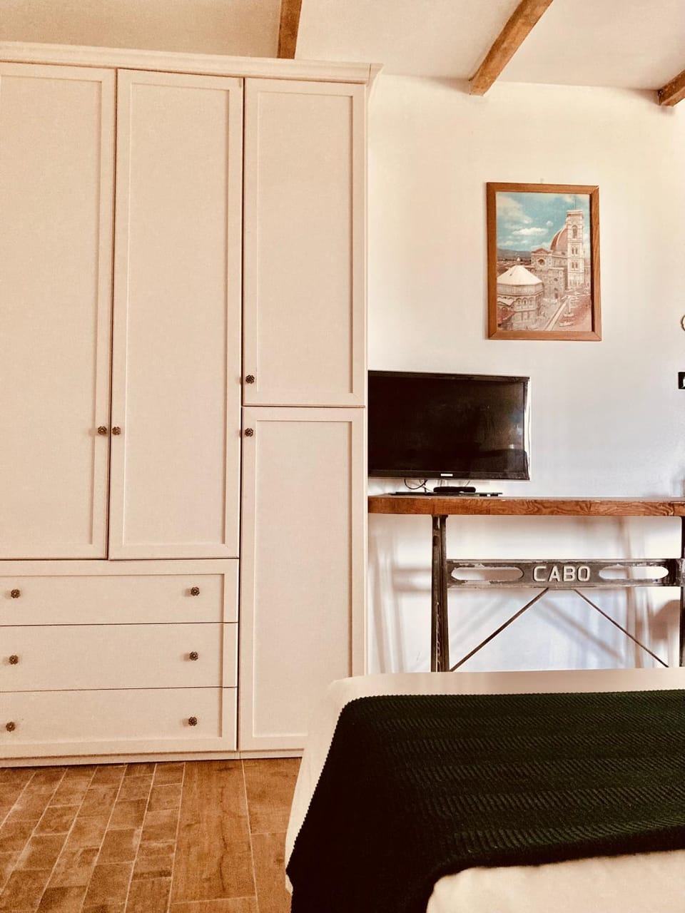 Bed, TV and multimedia, Bedroom, wardrobe
