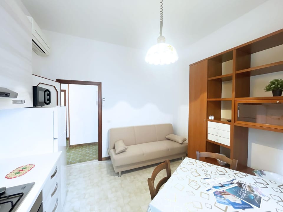 Kitchen or kitchenette, Living room, Seating area, Dining area, air conditioner