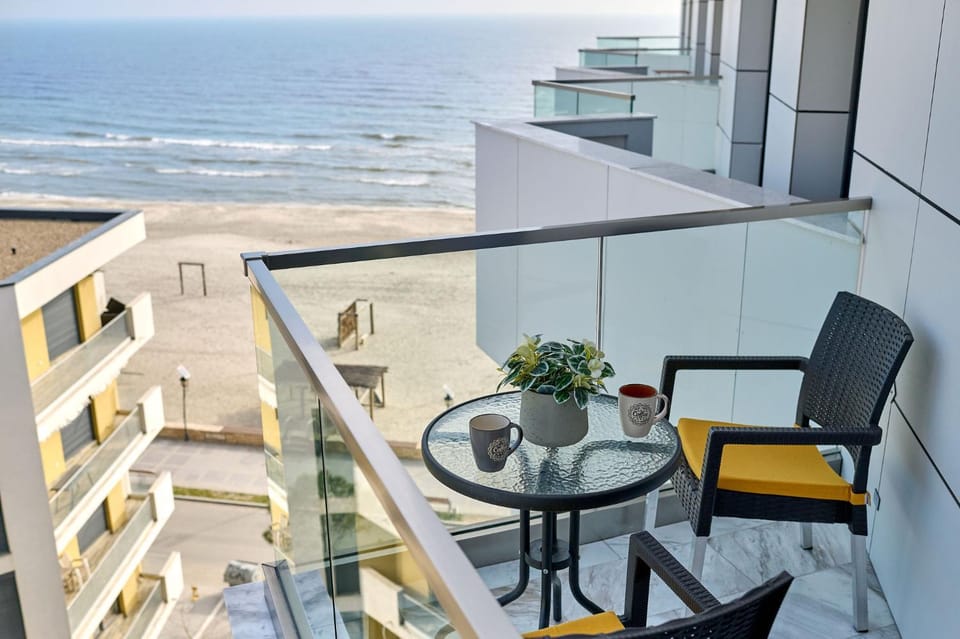 Property building, Day, Balcony/Terrace, Beach