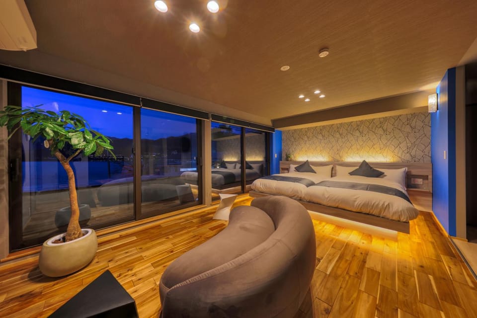 SAZANAMI LAKE FRONT Villa in Japan