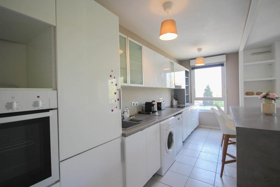 Apartment in residence with balcony and parking Apartment in Lille