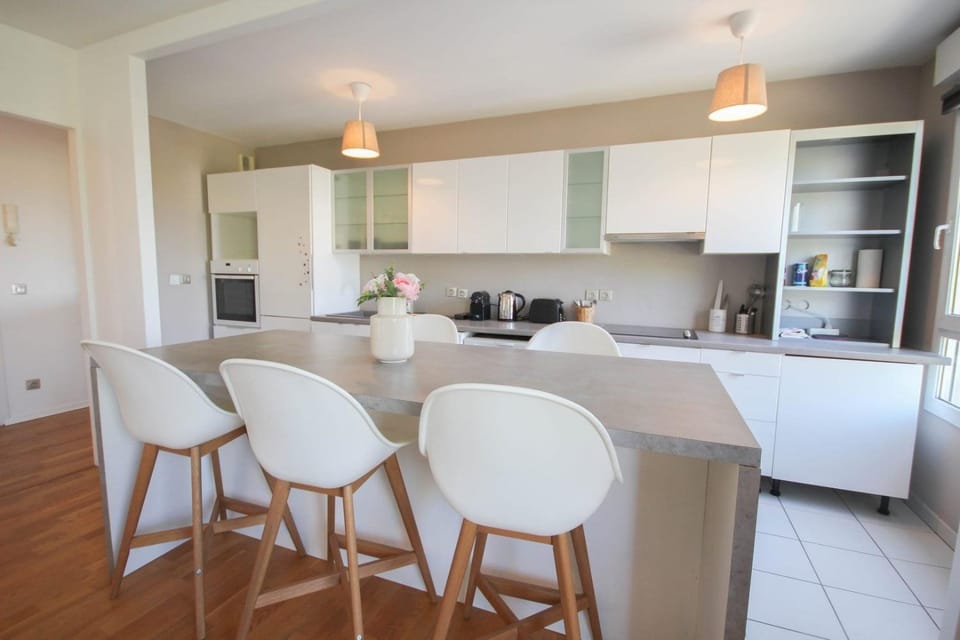 Apartment in residence with balcony and parking Apartment in Lille