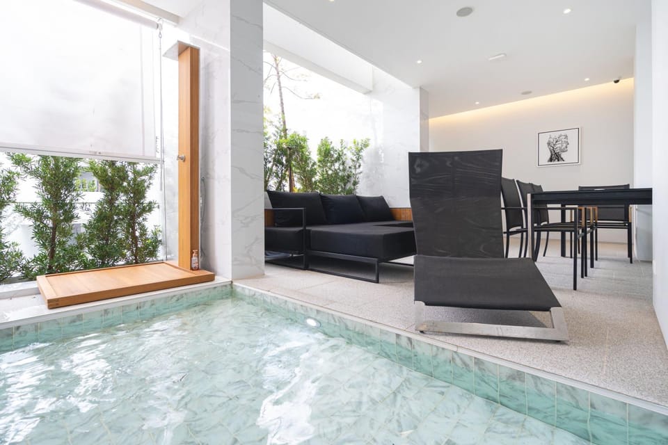 Seating area, Swimming pool, sunbed