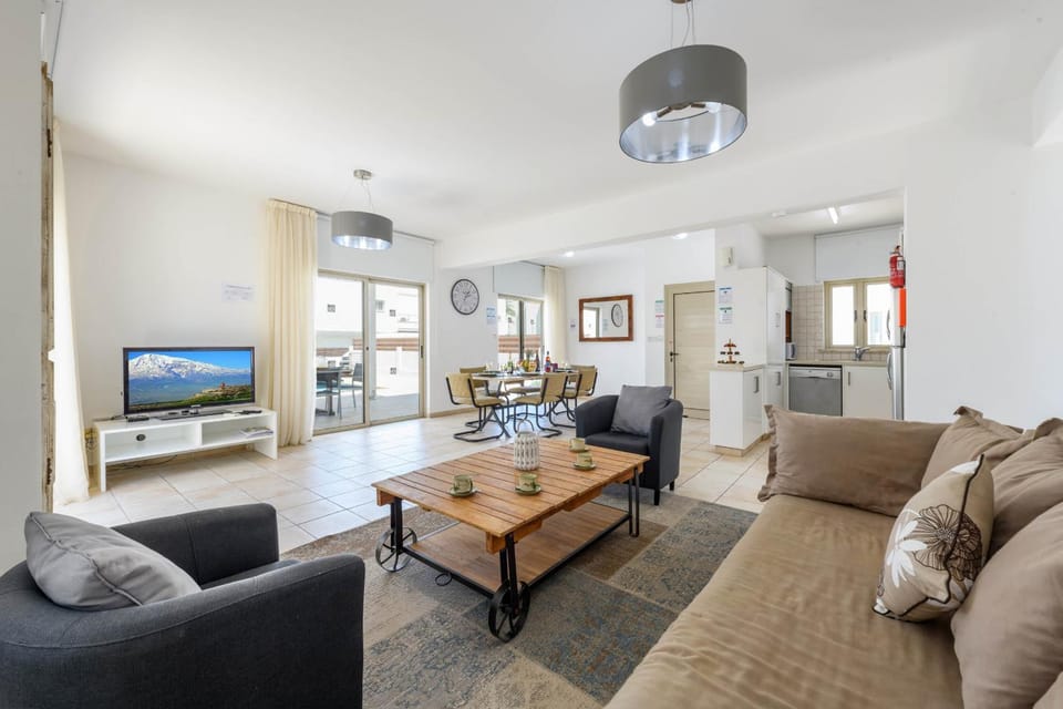 Communal lounge/ TV room, Living room