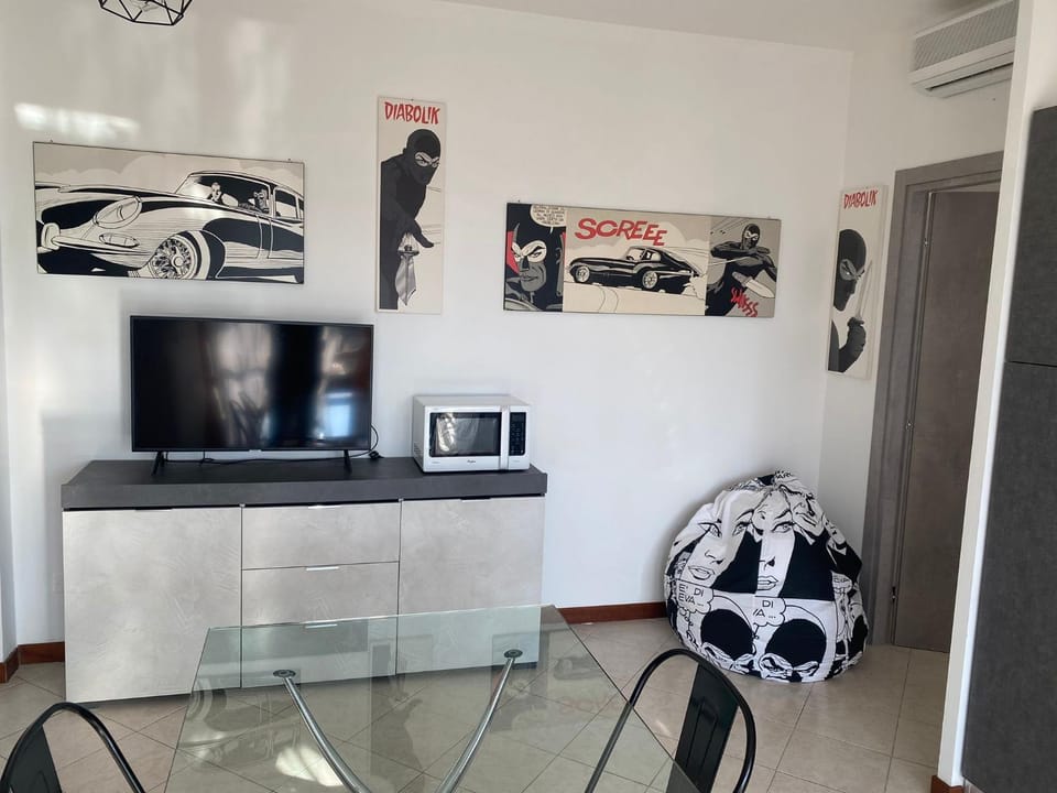 Communal lounge/ TV room, Living room