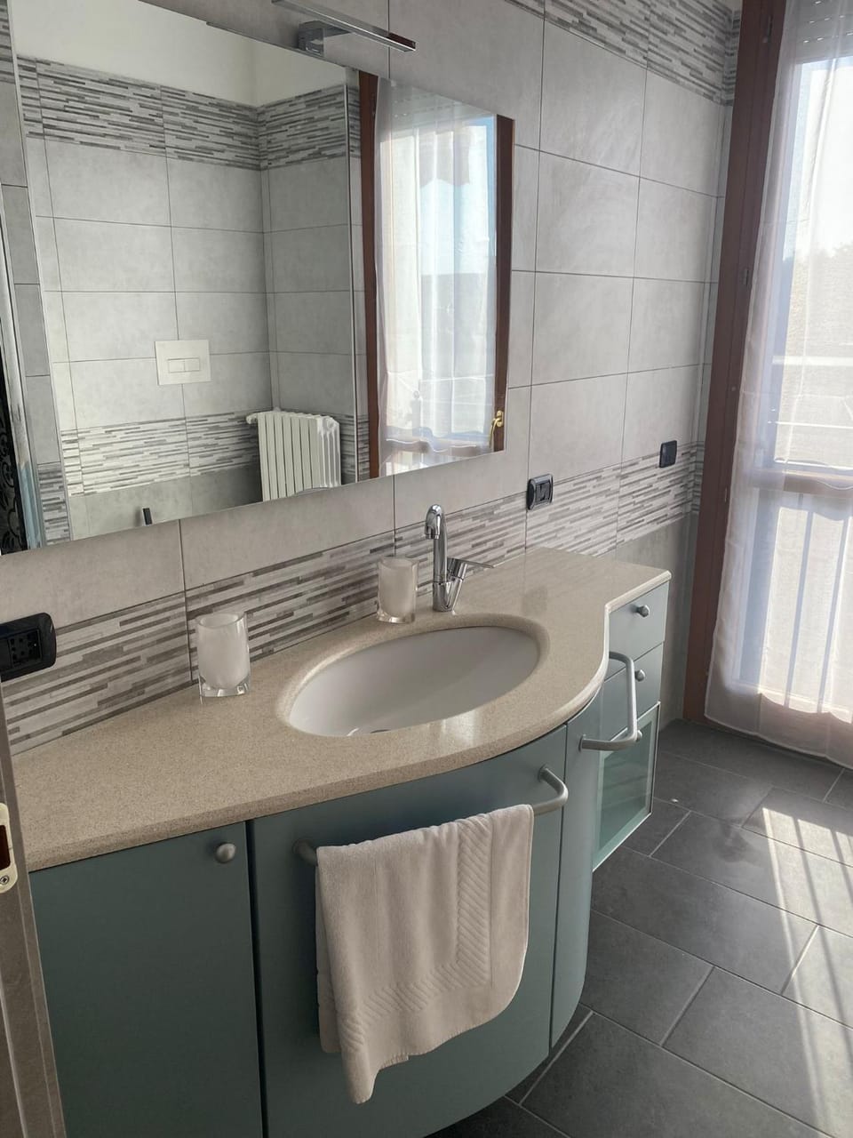 Bathroom, towels
