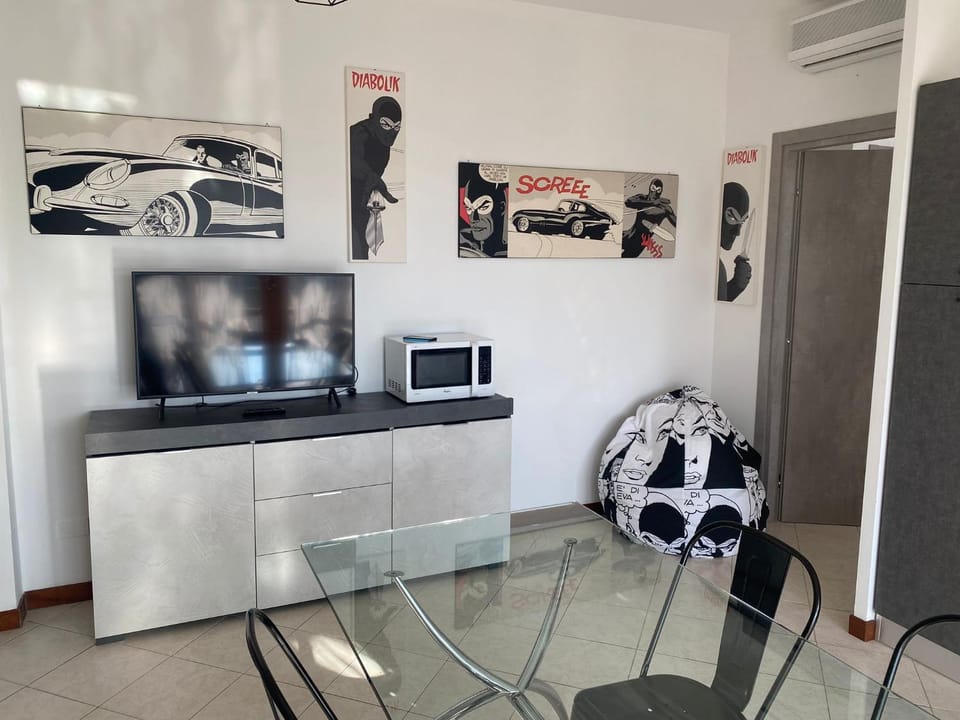 TV and multimedia, Dining area, air conditioner