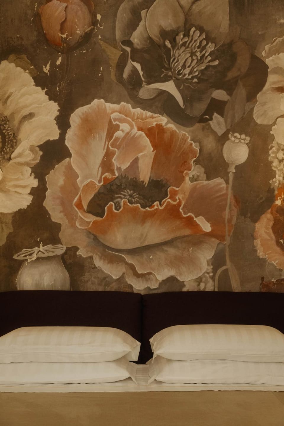 Bed, Photo of the whole room, Decorative detail, Bedroom