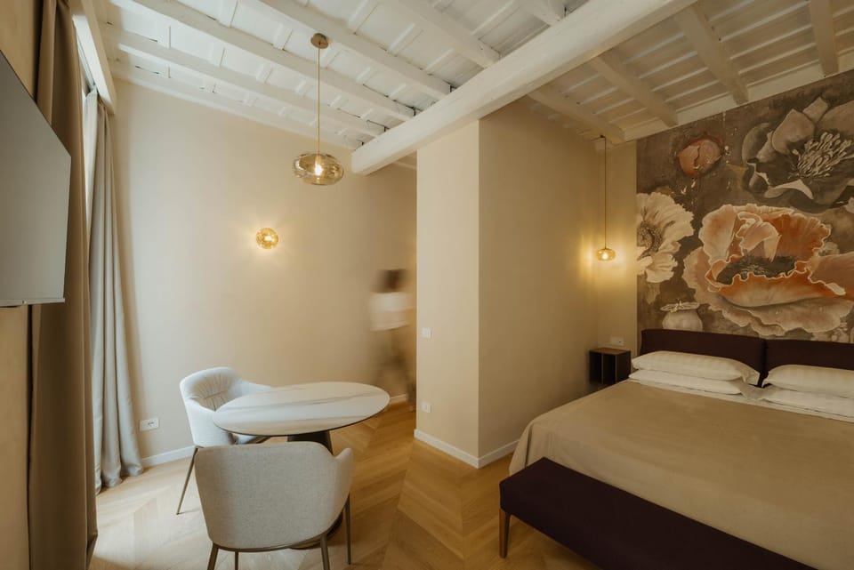 Bed, Photo of the whole room, Decorative detail, Dining area, Bedroom
