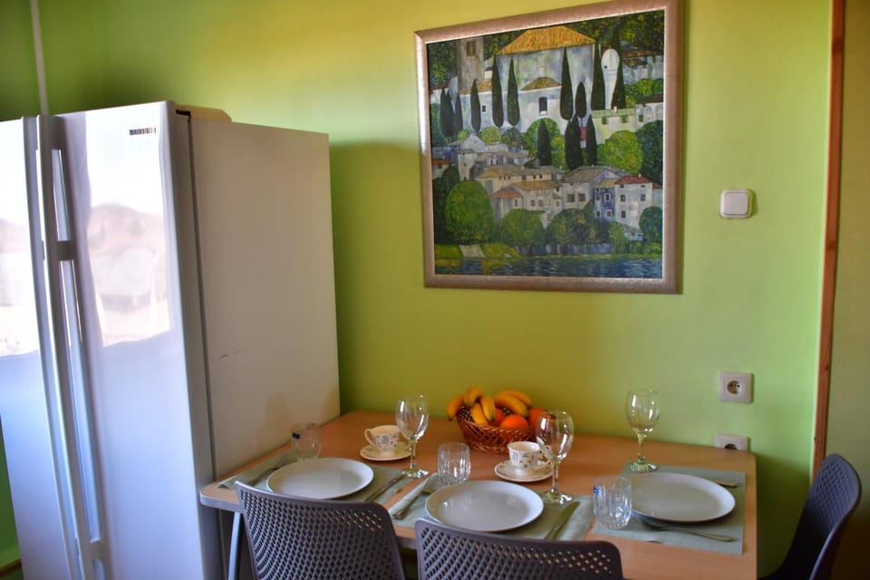 Food and drinks, Dining area