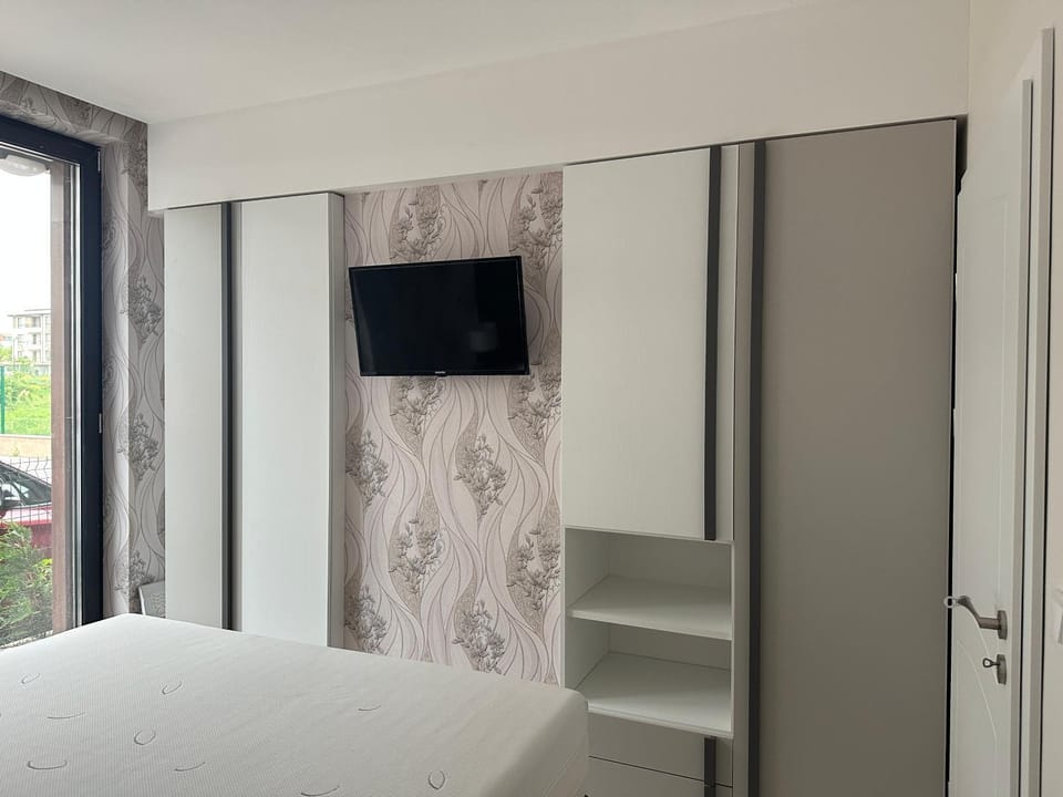 Communal lounge/ TV room, Bed, TV and multimedia, Photo of the whole room, Bedroom, wardrobe
