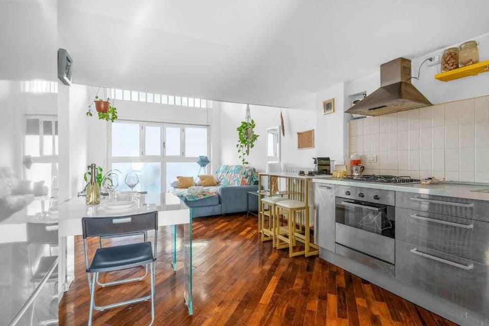Kitchen or kitchenette, Dining area, pet friendly, stove, toaster