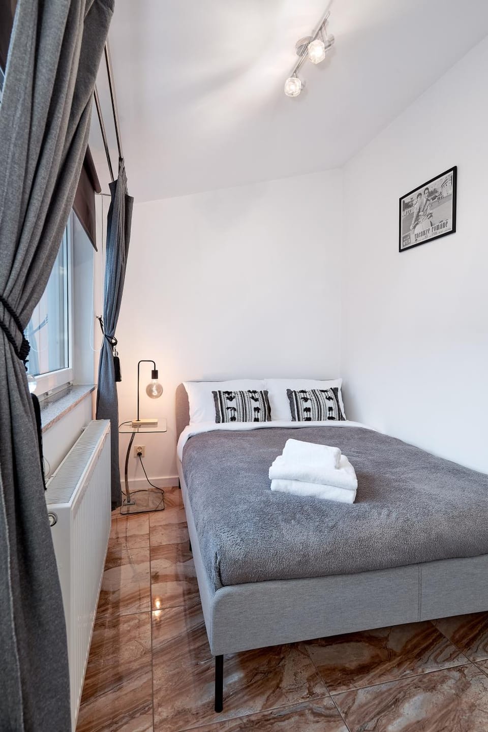 Bed, Living room, Photo of the whole room, Seating area, Bedroom, towels