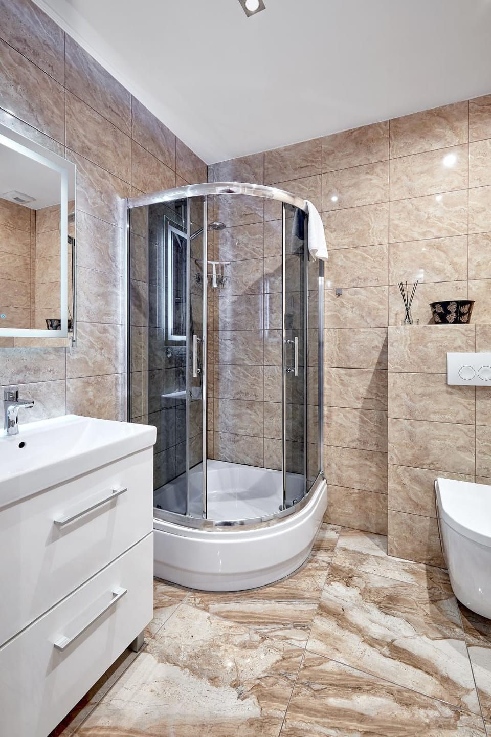 Shower, Toilet, Bathroom, towels