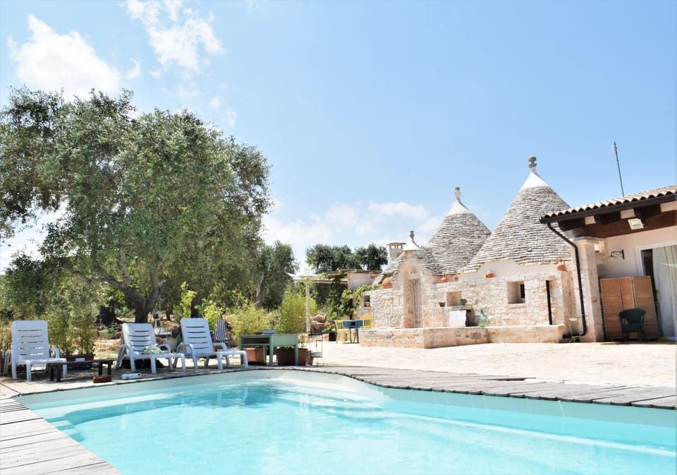 WePuglia - Paradise Trulli Villa in Apulia