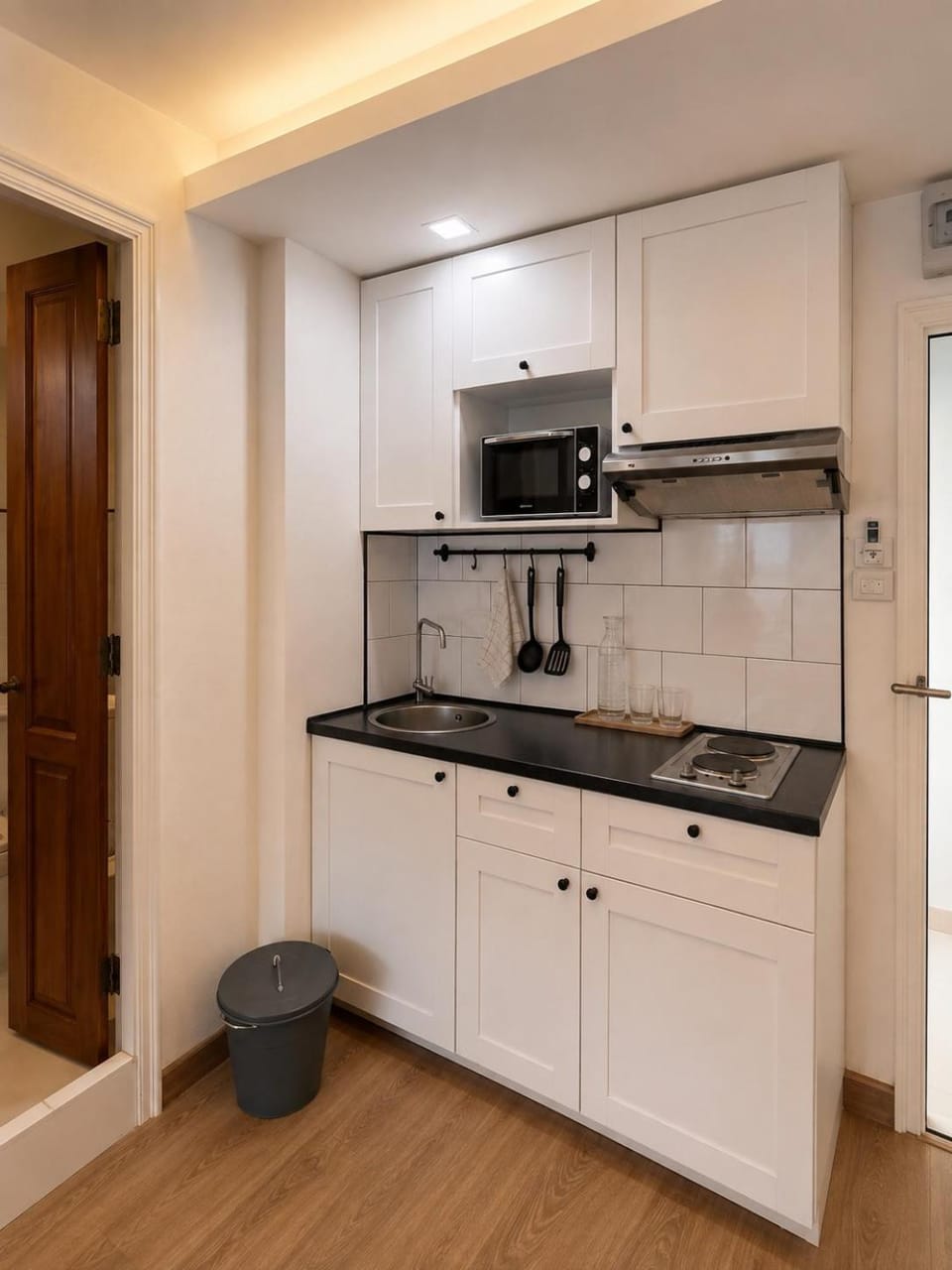 Kitchen or kitchenette, stove