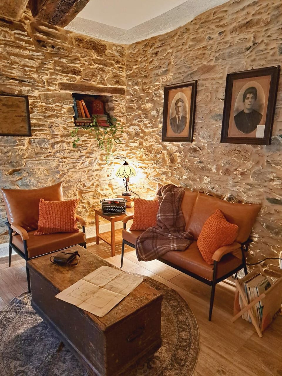 Restaurant/places to eat, Communal lounge/ TV room, Living room, Lobby or reception, Seating area