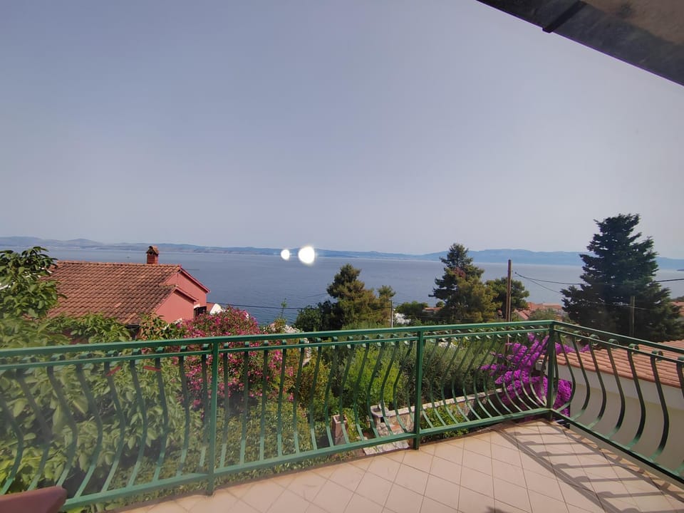 Property building, Natural landscape, Balcony/Terrace, Sea view