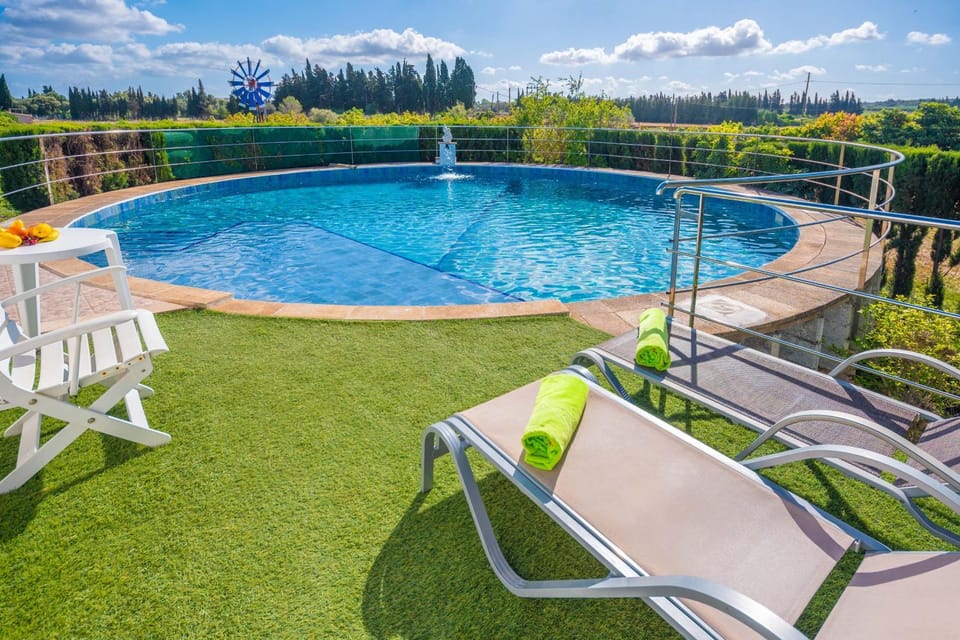 Pool view, Swimming pool, sunbed