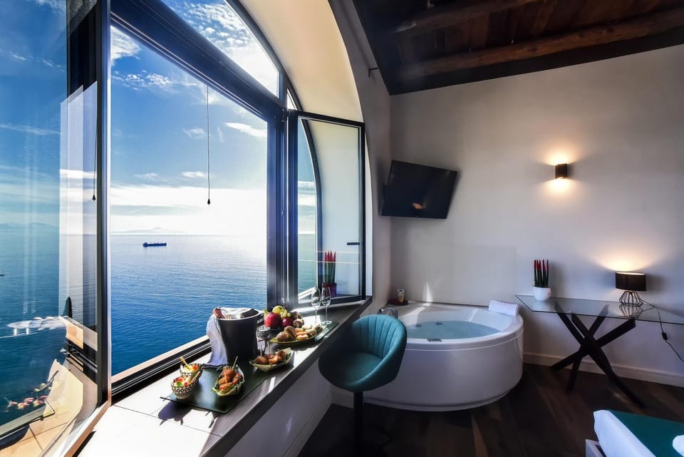 Shower, Bed, Natural landscape, Hot Tub, Bathroom, Photo of the whole room, Bedroom, Sea view, Bath, towels