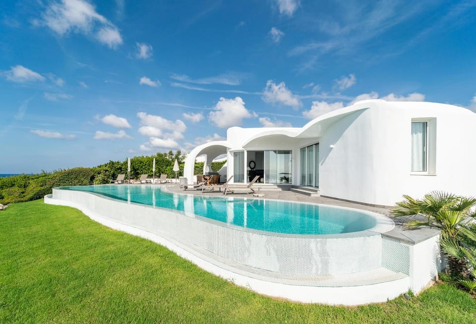 Property building, Garden, Swimming pool