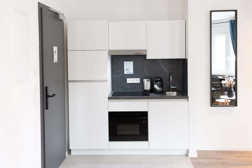 Coffee/tea facilities, Kitchen or kitchenette, oven, pet friendly, stove