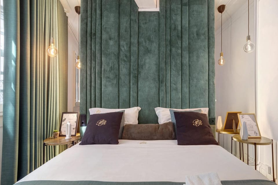 Property building, Living room, Bedroom