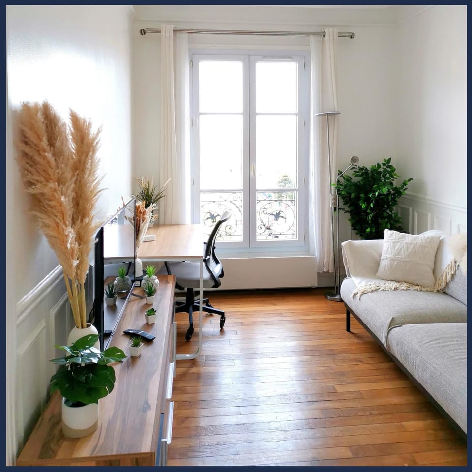 Communal lounge/ TV room, Living room, Seating area, City view