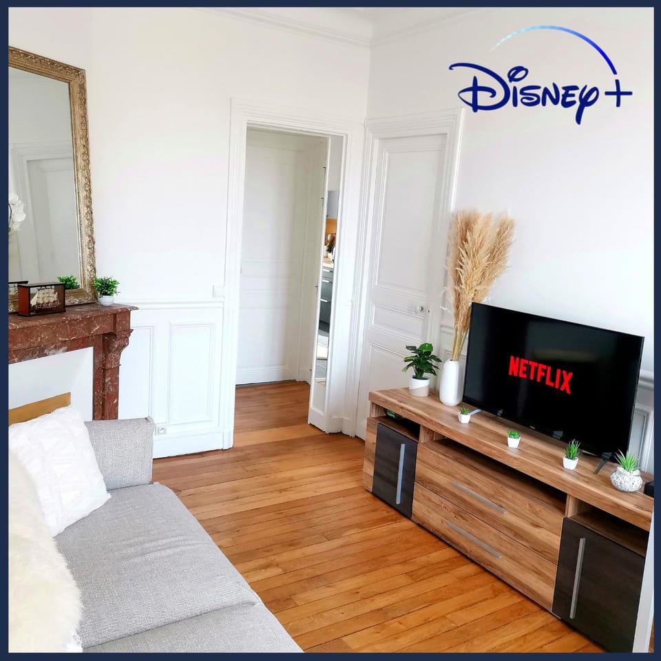 Communal lounge/ TV room, TV and multimedia, Living room, Seating area