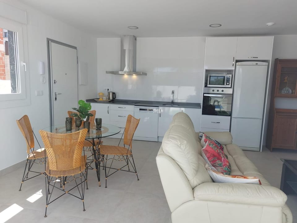 Kitchen or kitchenette, Living room, dishwasher, oven, stove