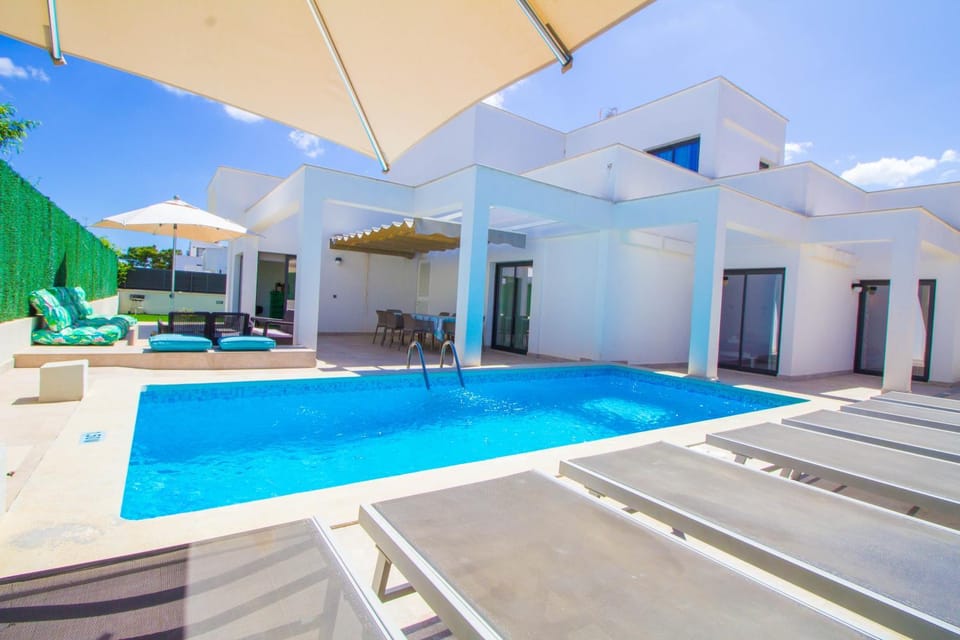 Villa Alex House in Can Picafort