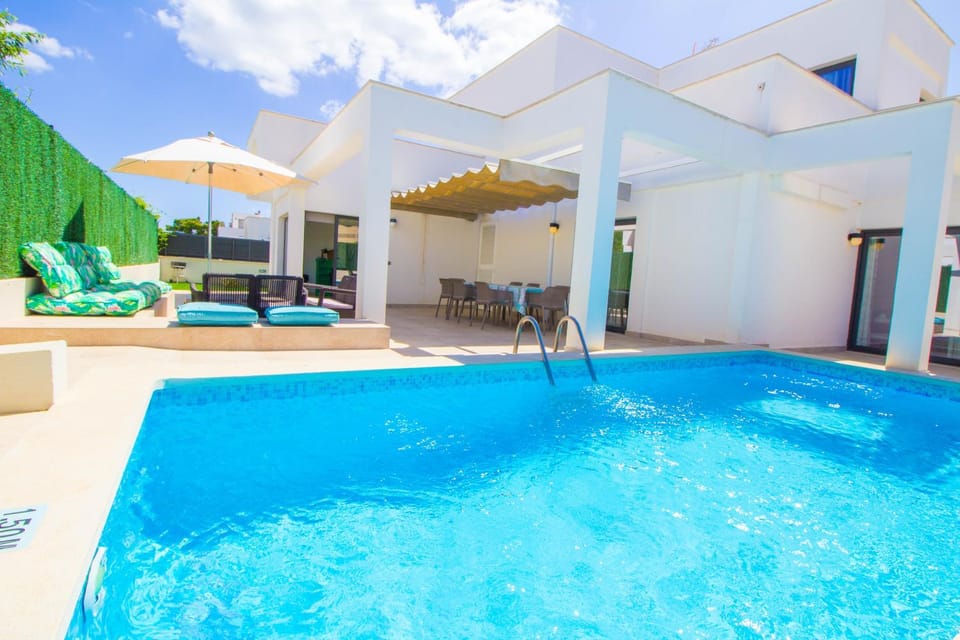 Villa Alex House in Can Picafort