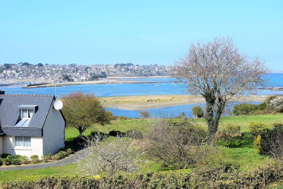 Maison VUE SUR MER avec jardin clos à PERROS-GUIREC - Réf 842 Villa in Louannec