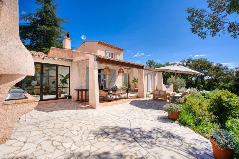 Villa Silia in the Gulf of Saint-Tropez in a natural setting Villa in Grimaud