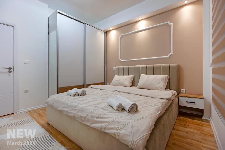 Bed, Bedroom, towels, wardrobe