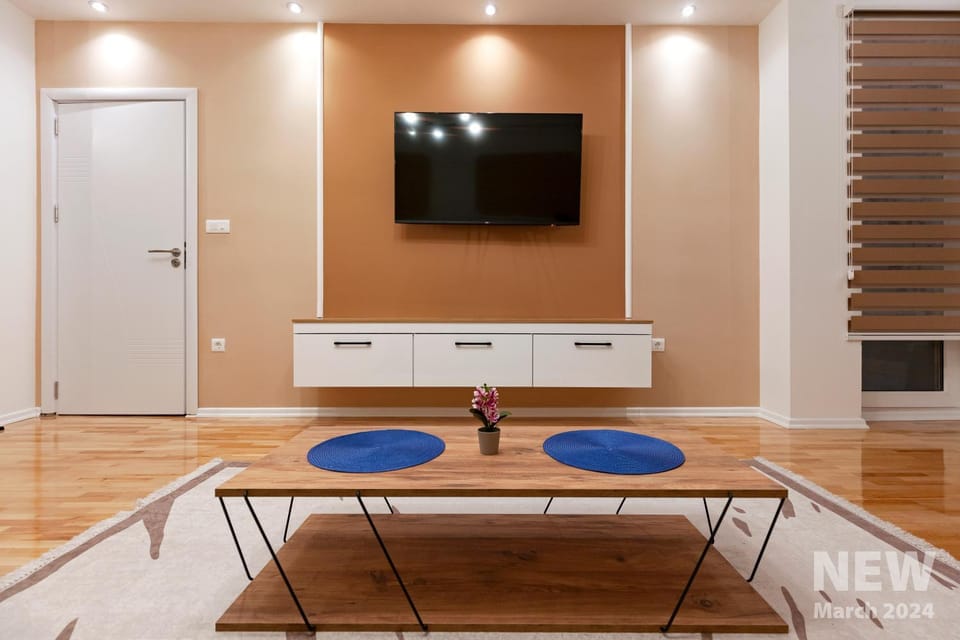 Communal lounge/ TV room, TV and multimedia, Living room, Seating area, Evening entertainment