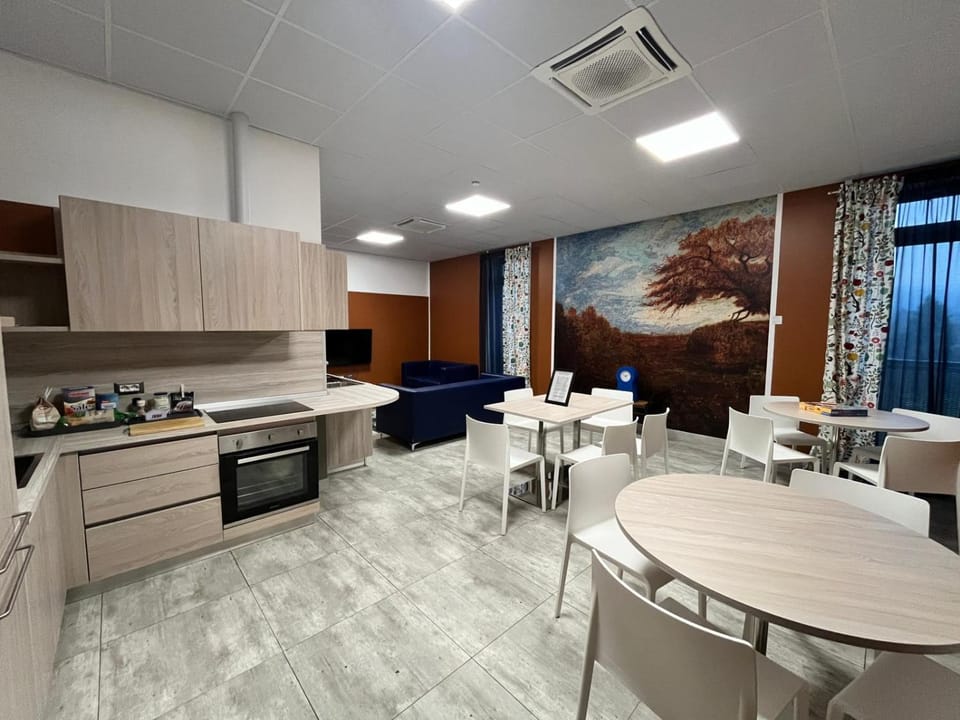 Kitchen or kitchenette, Dining area, Communal kitchen, oven, stove