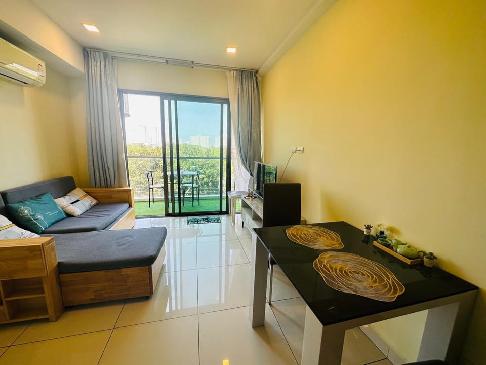 Laguna Beach Resort 2-loft room garden view Apartment in Pattaya City