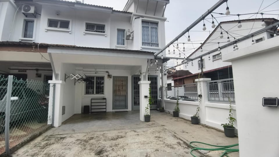Double Storey House at Johor Bahru House in Johor Bahru