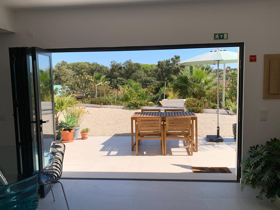 A Tranquil Garden Apartment, Carvoeiro - Benagil Apartment in Carvoeiro