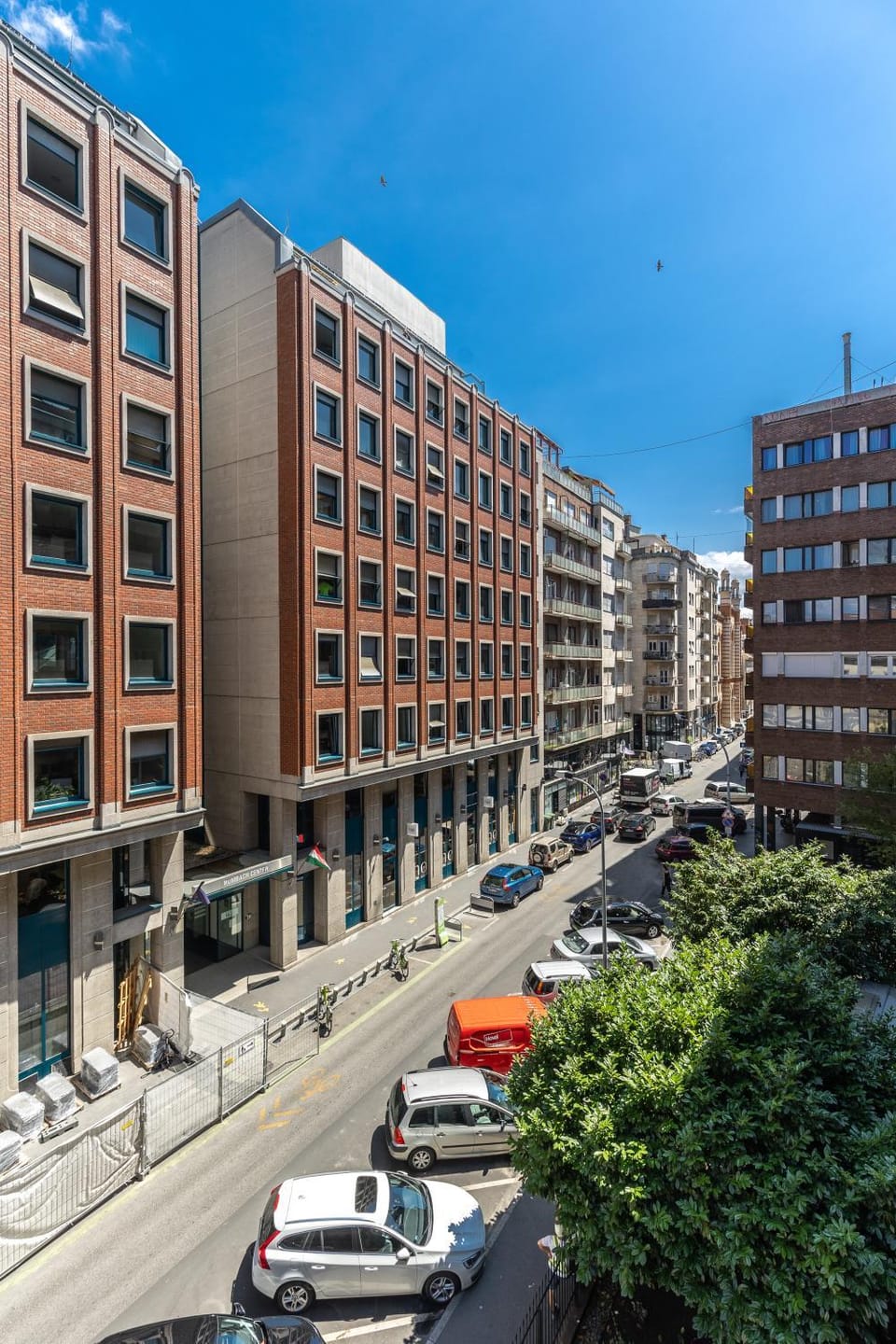 Property building, Day, Neighbourhood, View (from property/room), City view, Street view, Location, Parking