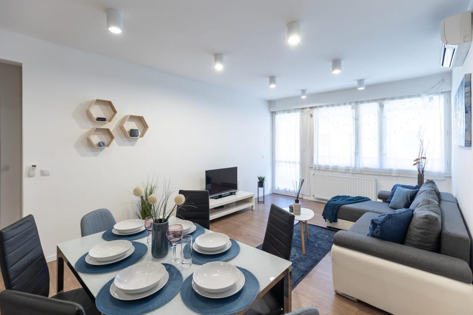 Communal lounge/ TV room, Dining area