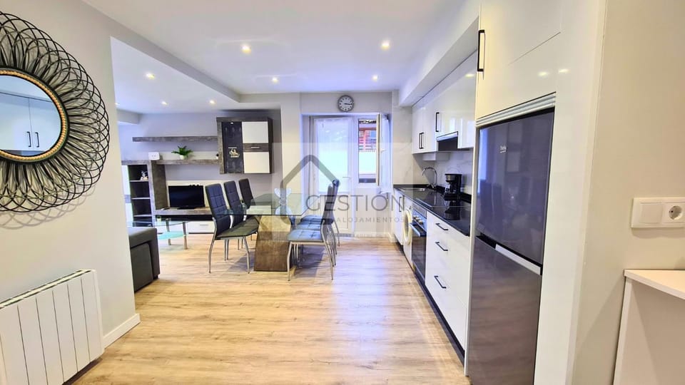 TV and multimedia, Kitchen or kitchenette, Living room, Photo of the whole room, Dining area, internet, stove