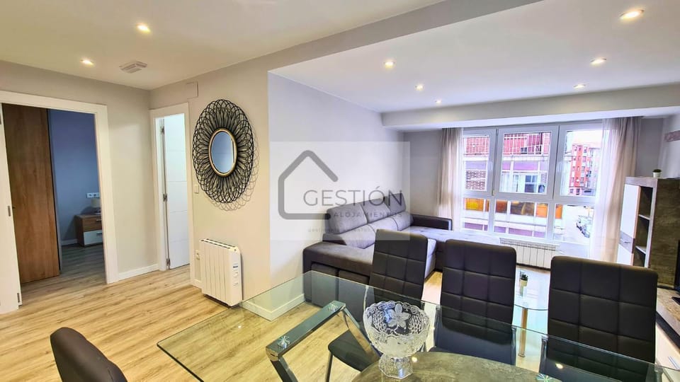 Communal lounge/ TV room, TV and multimedia, Kitchen or kitchenette, Living room, Photo of the whole room, Seating area, Dining area, internet