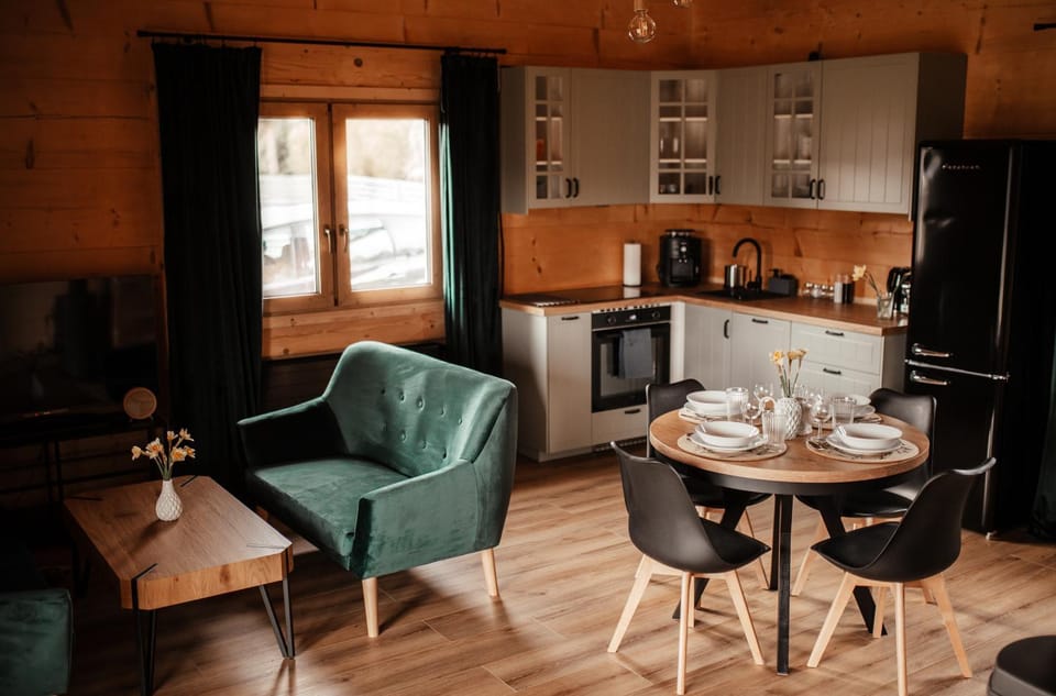 Coffee/tea facilities, Kitchen or kitchenette, Living room, Seating area, Dining area, oven, pet friendly, stove