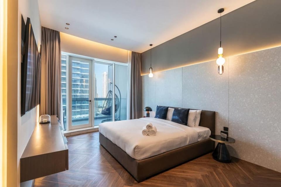 Bed, Bedroom, towels