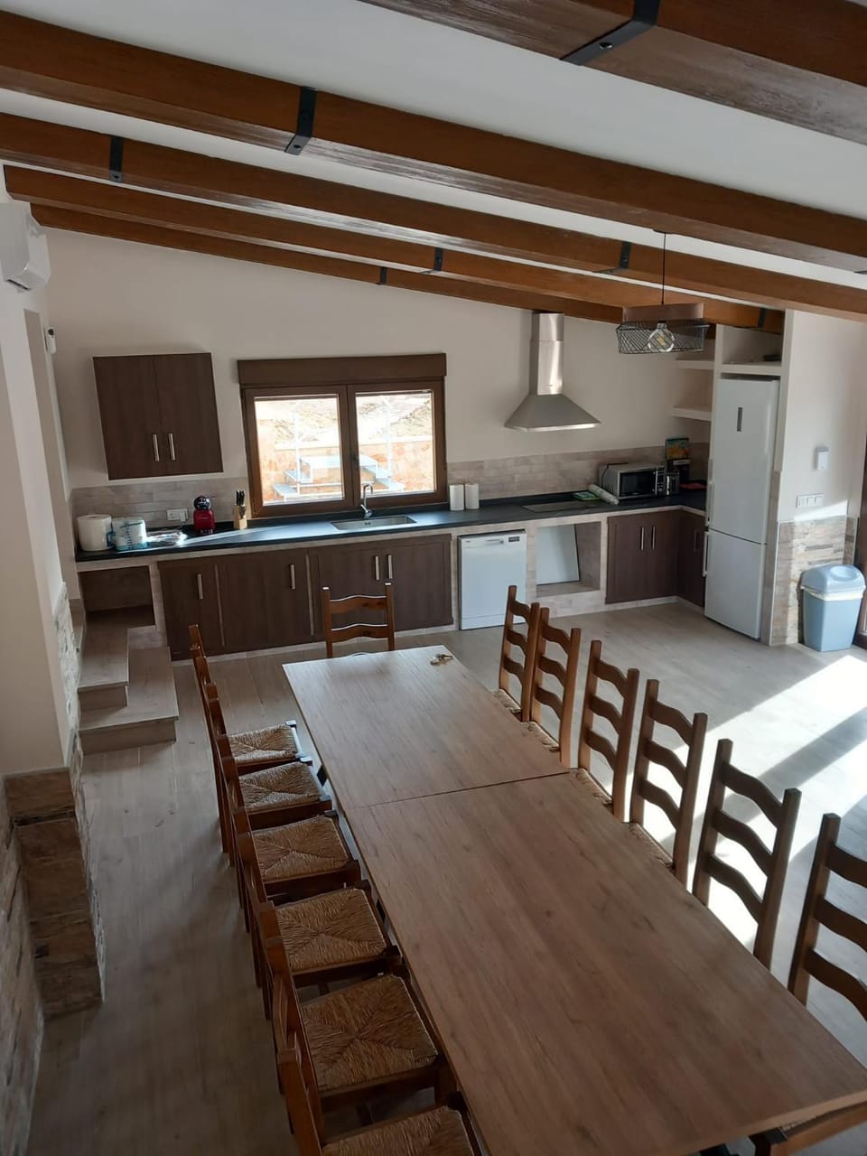 Kitchen or kitchenette, minibar